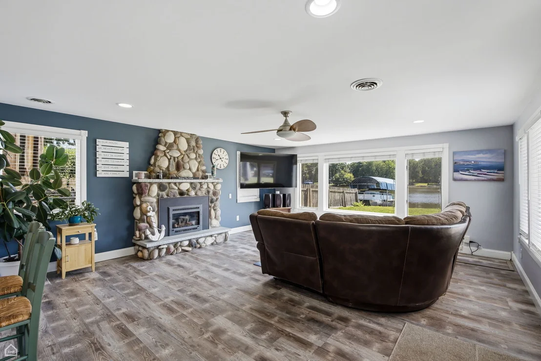 Photo of 4400 Riverside Drive