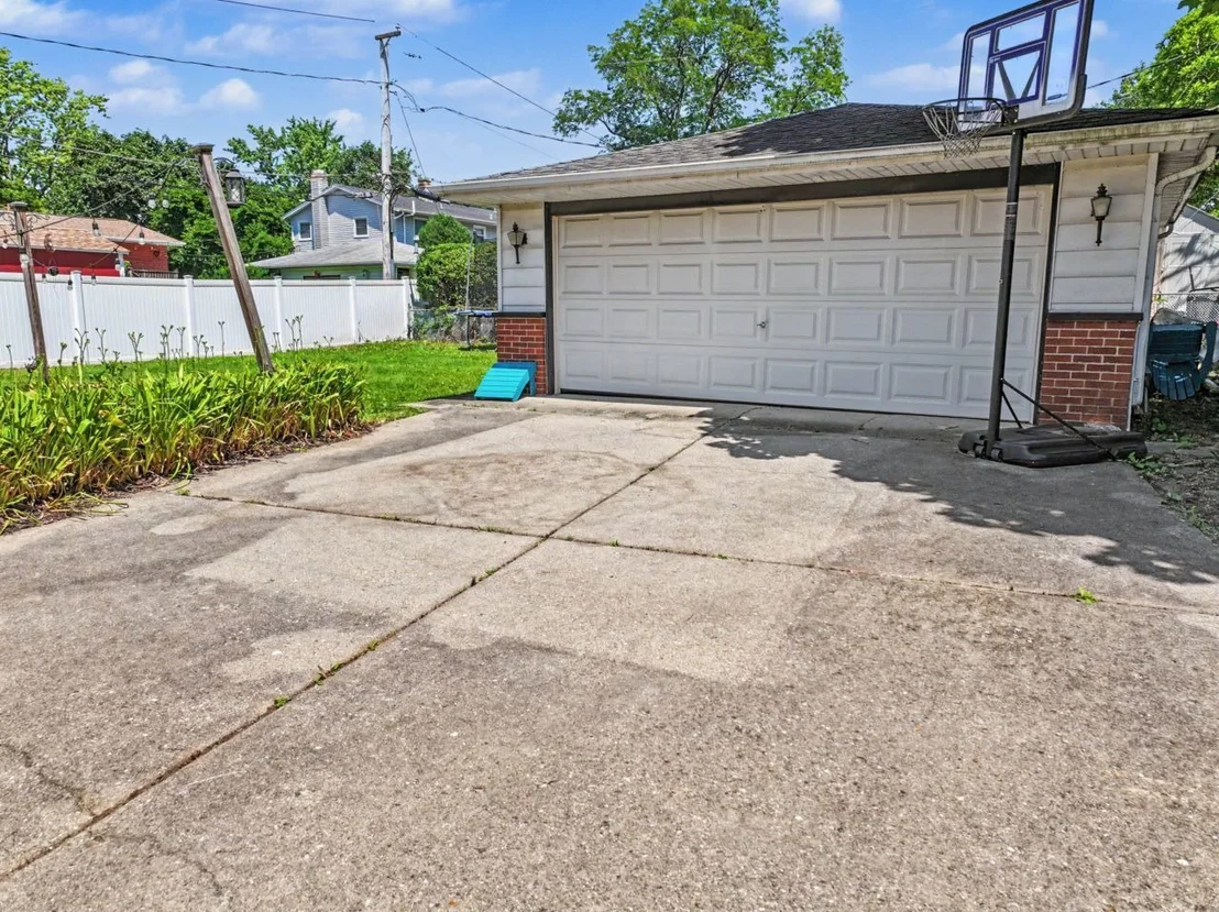Photo of 1121 N Crabtree Lane