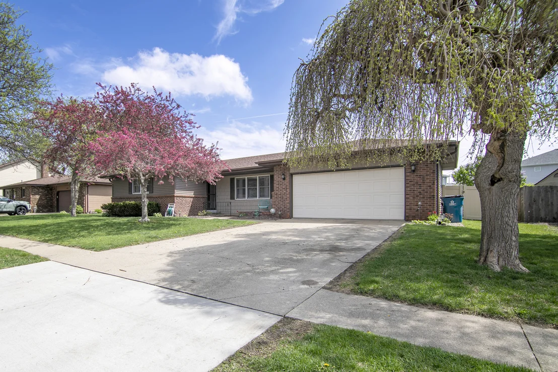Photo of 434 Meadows Road S