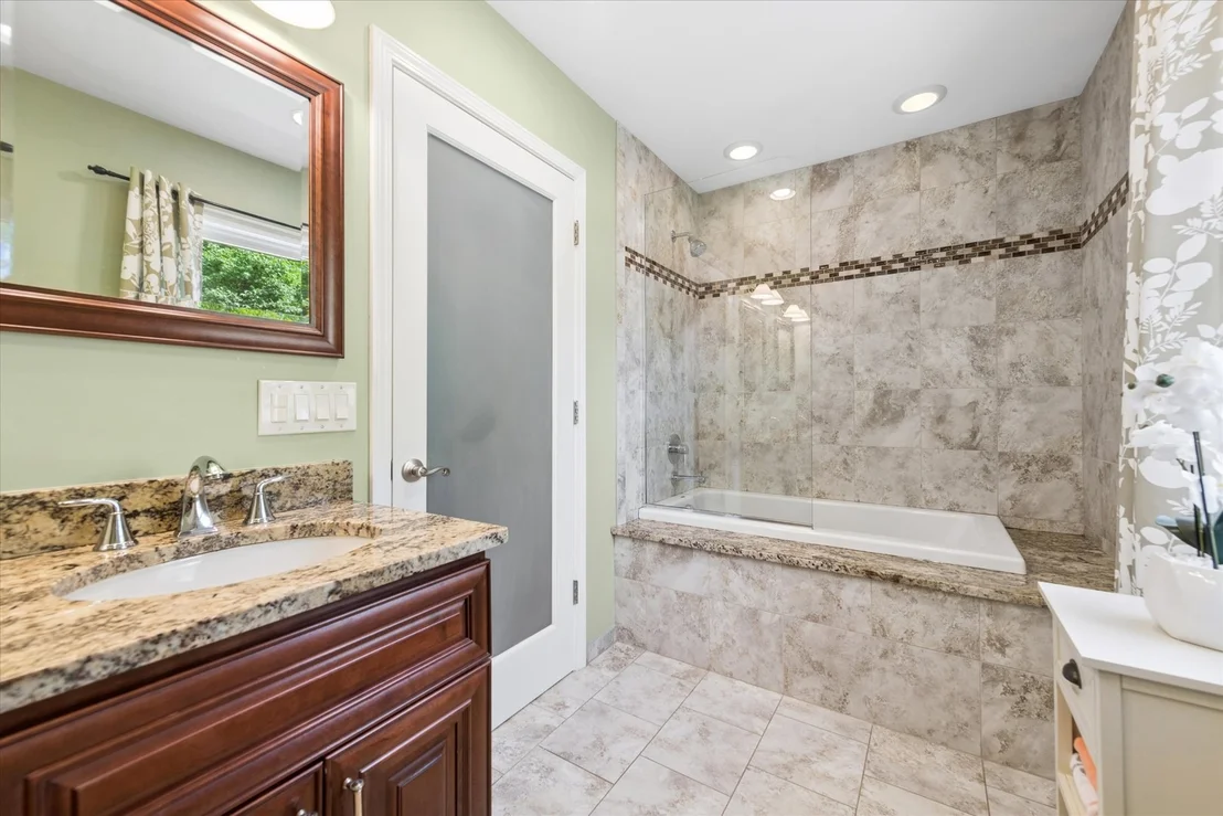 Photo of 1041 Longmeadow Drive