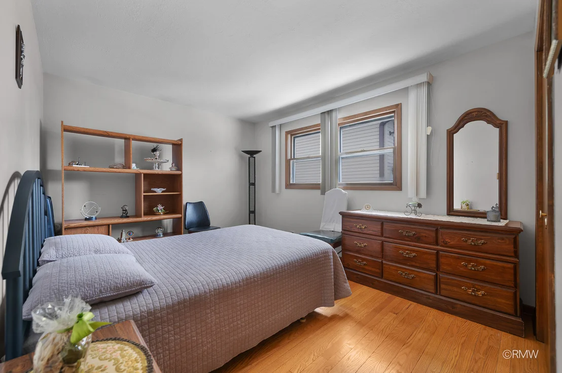 Photo of 1306 W BYRON Avenue