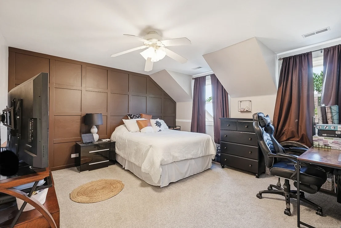 Photo of 489 Banyan Tree Lane