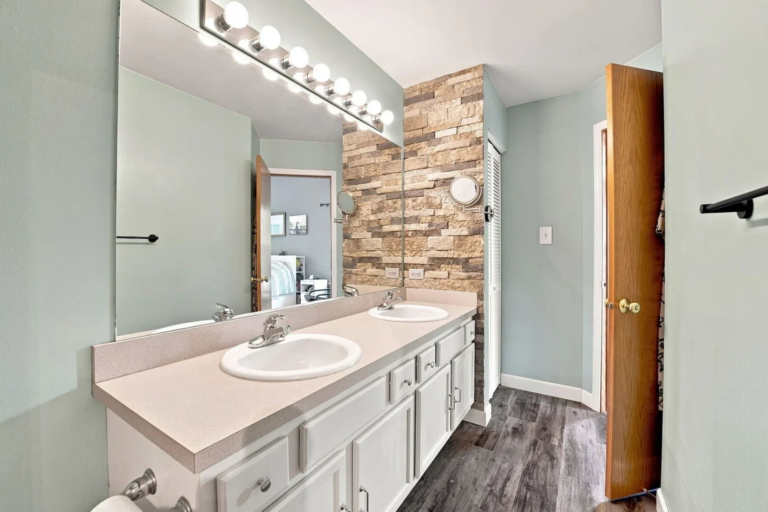 Photo of 543 Silver Leaf Drive