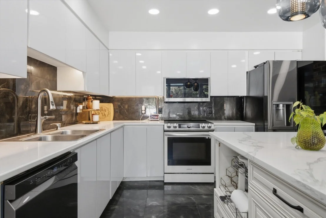 Photo of 2437 Grape Street