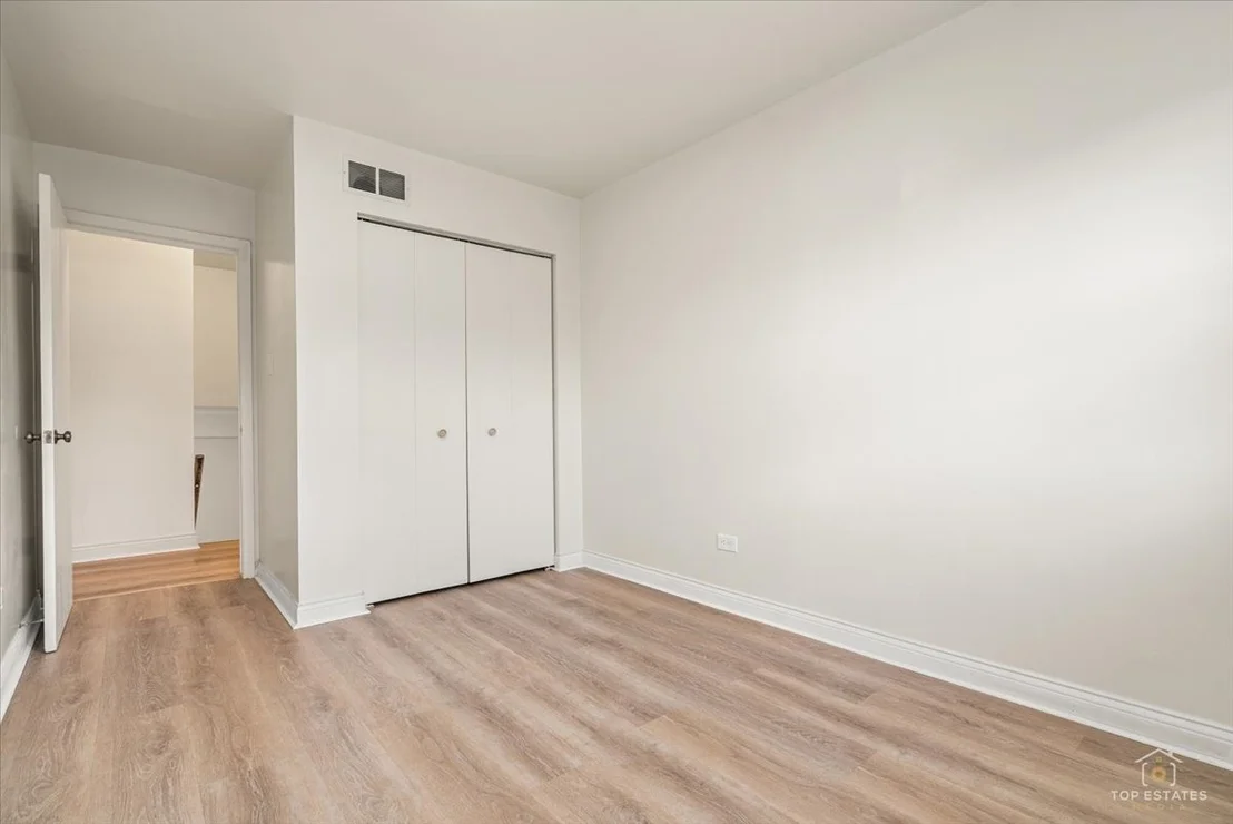 Photo of 611 W 25th Place