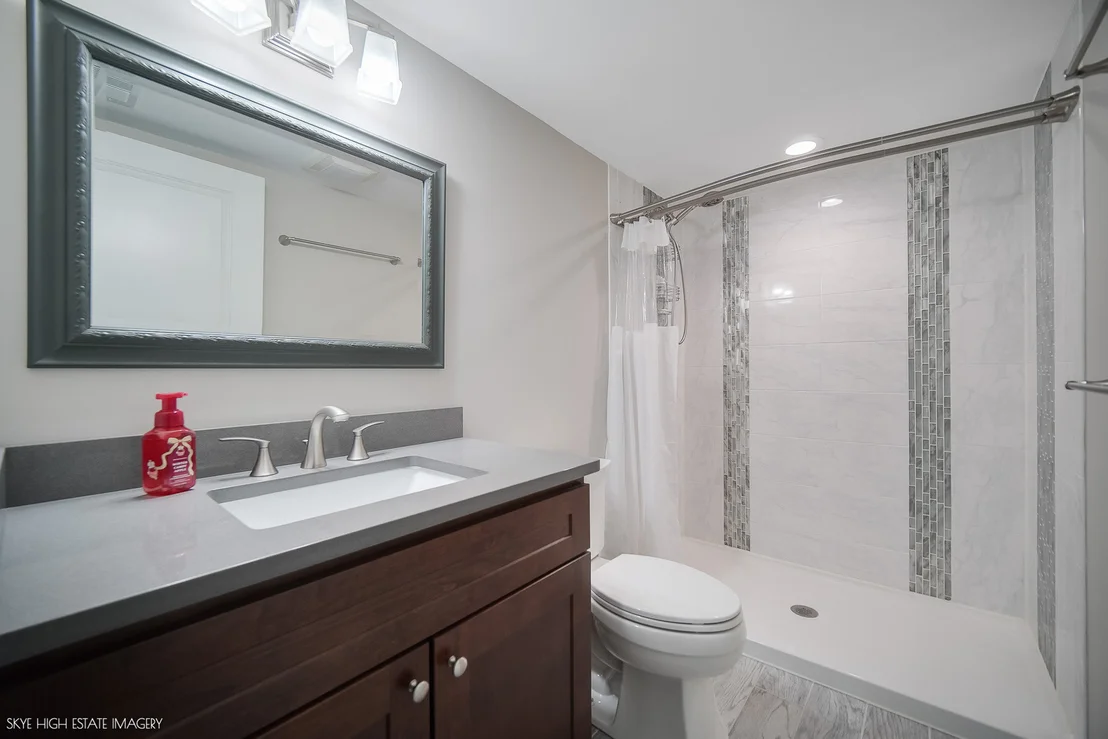 Photo of 29 W. 31st. Place