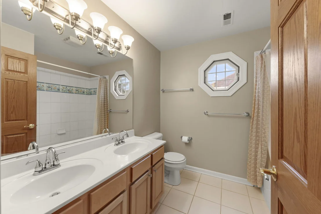 Photo of 1570 Orchard Road