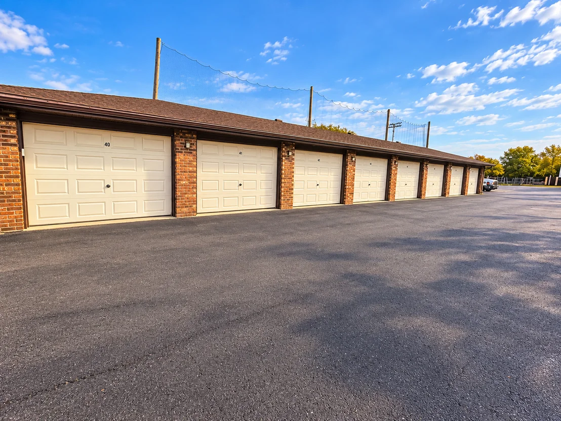 Photo of Unit 1221 at 5237 James Lane