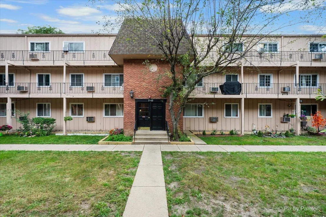 Photo of Unit 2 at 2508 Algonquin Road