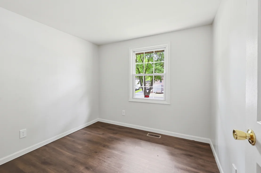 Photo of 419 E Maple Drive
