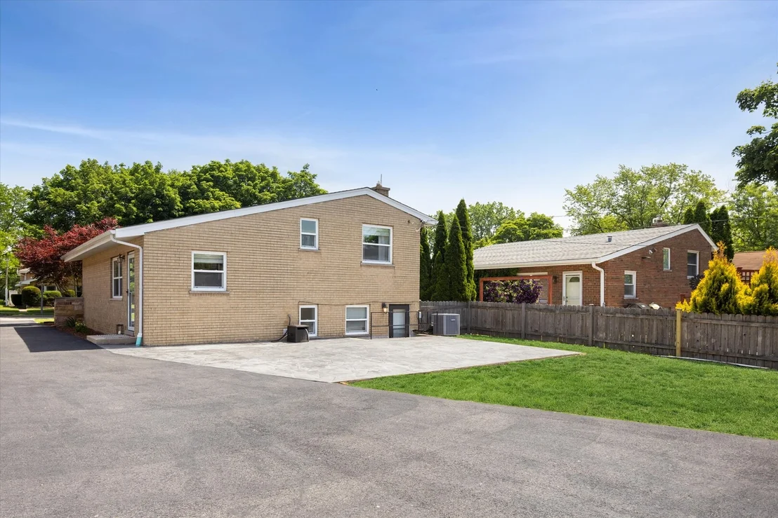 Photo of 408 W Commonwealth Lane