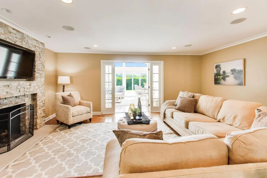 Photo of 363 Anjou Drive