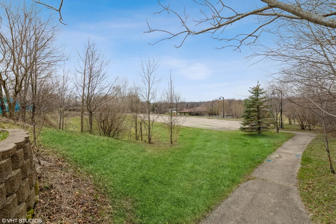 Photo of 1188 E Algonquin Road