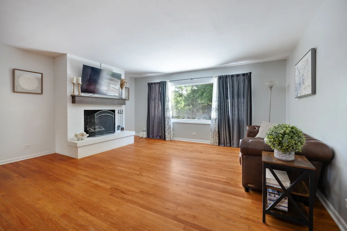 Photo of 703 Crestview Drive