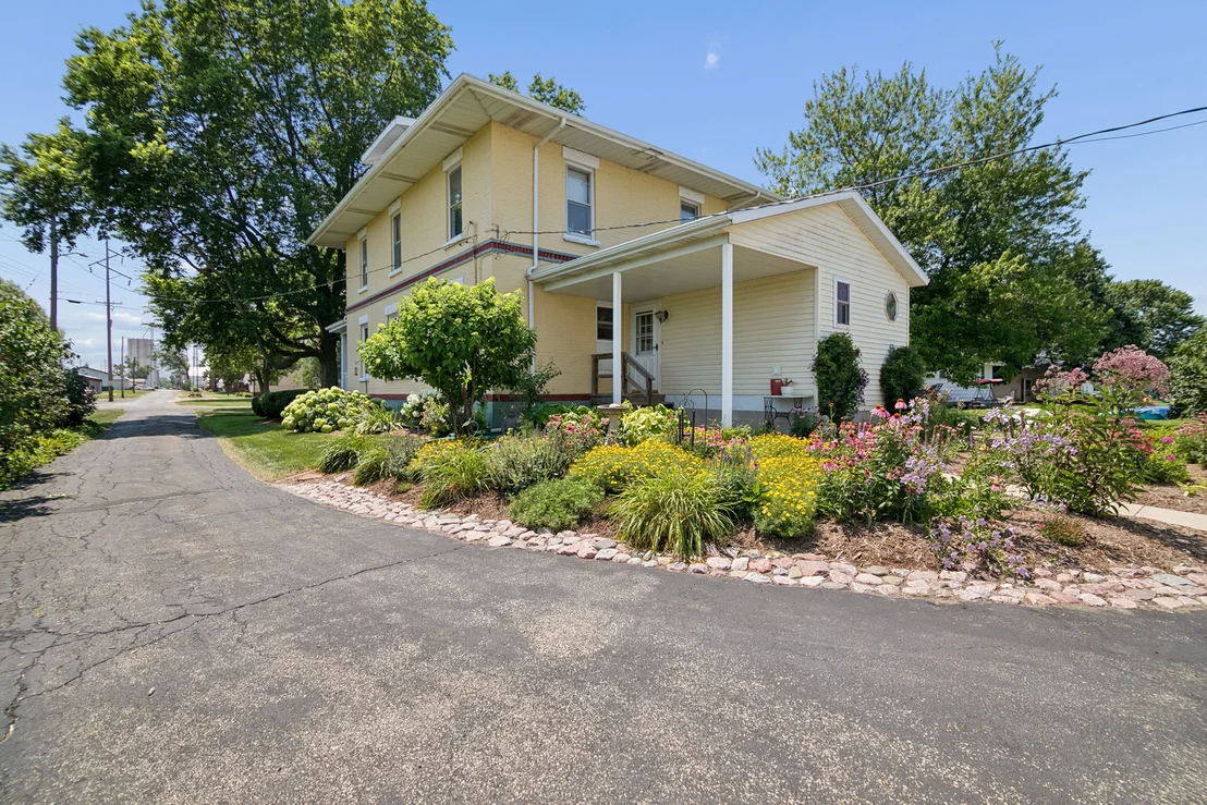 Photo of 125 W 1st Avenue