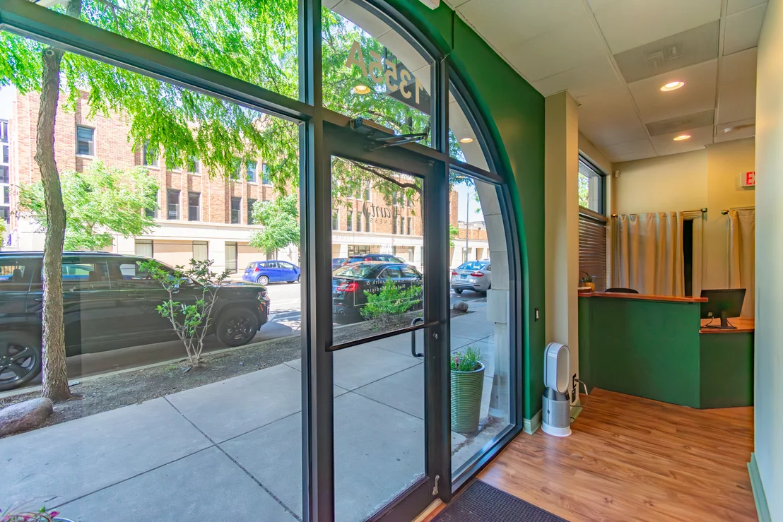 Photo of Unit 1 at 1355 W Washington Boulevard