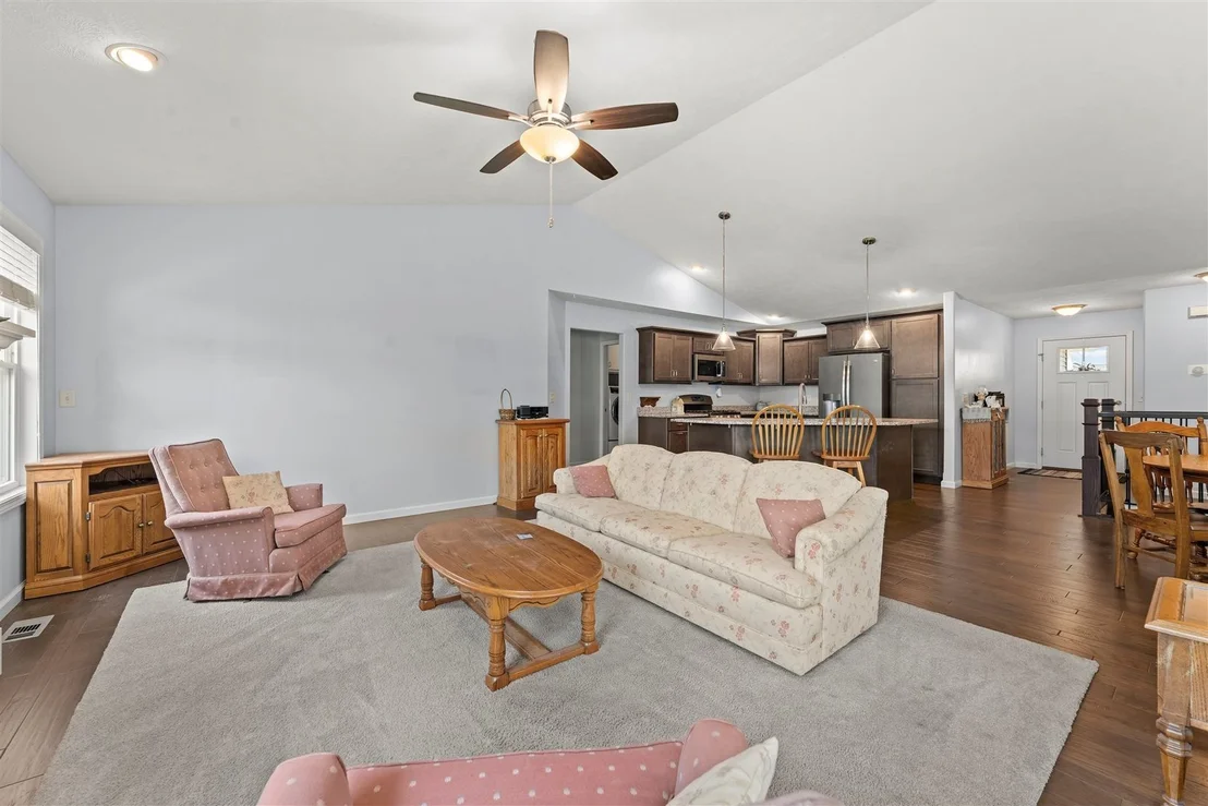Photo of 701 Red Bud Drive
