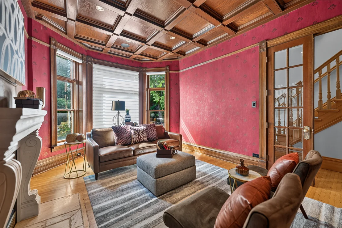 Photo of 634 W Briar Place