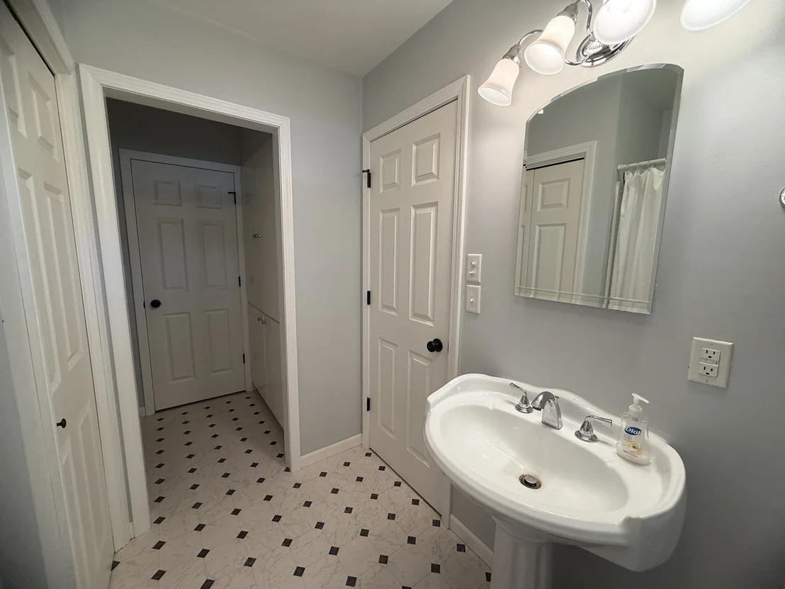 Photo of 606 W Main Street
