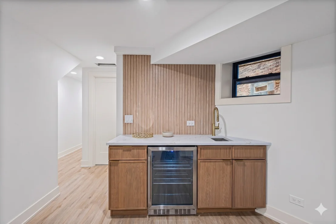 Photo of 433 E 46th Place