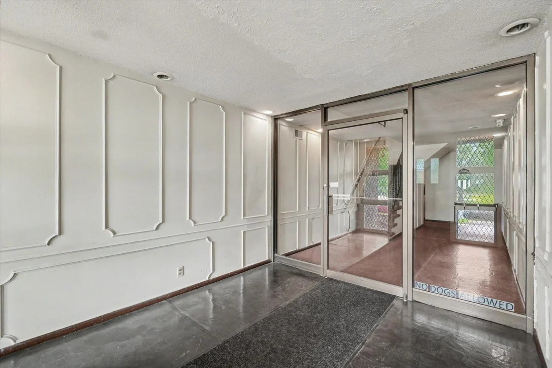 Photo of Unit 14 at 912 Crescent Drive