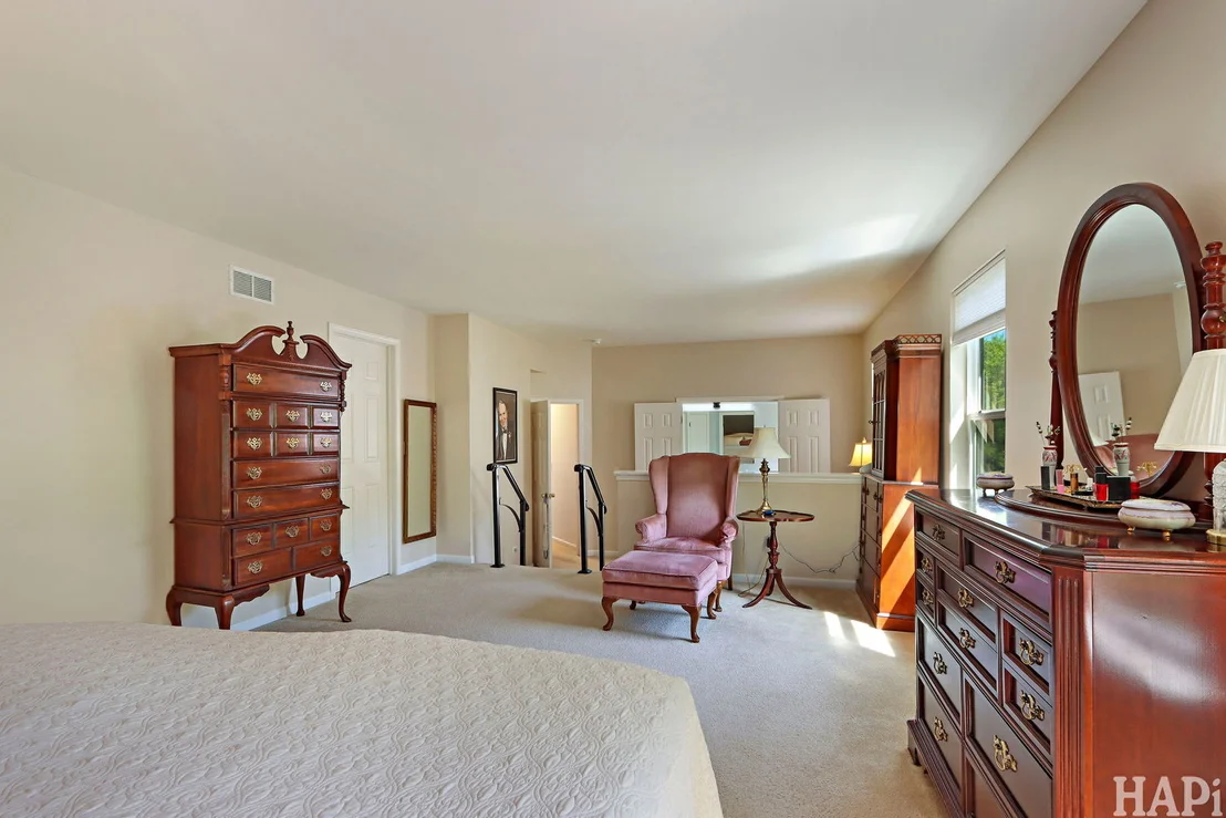 Photo of 4570 Loyola Drive