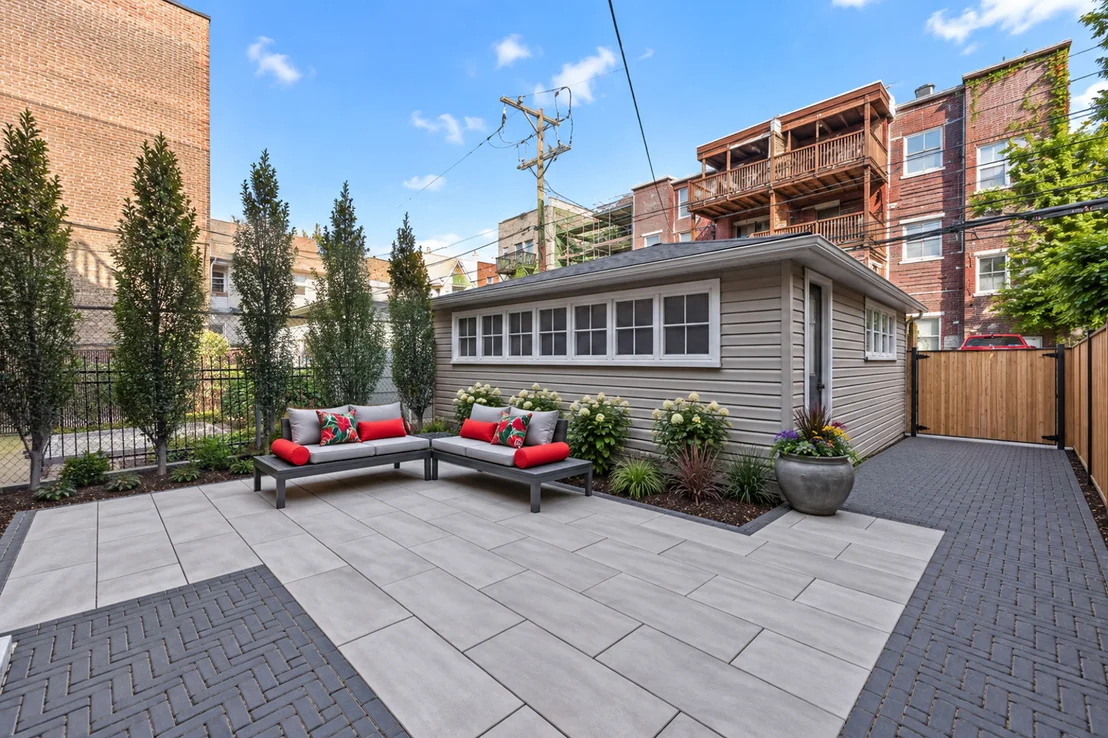 Photo of 634 W Briar Place