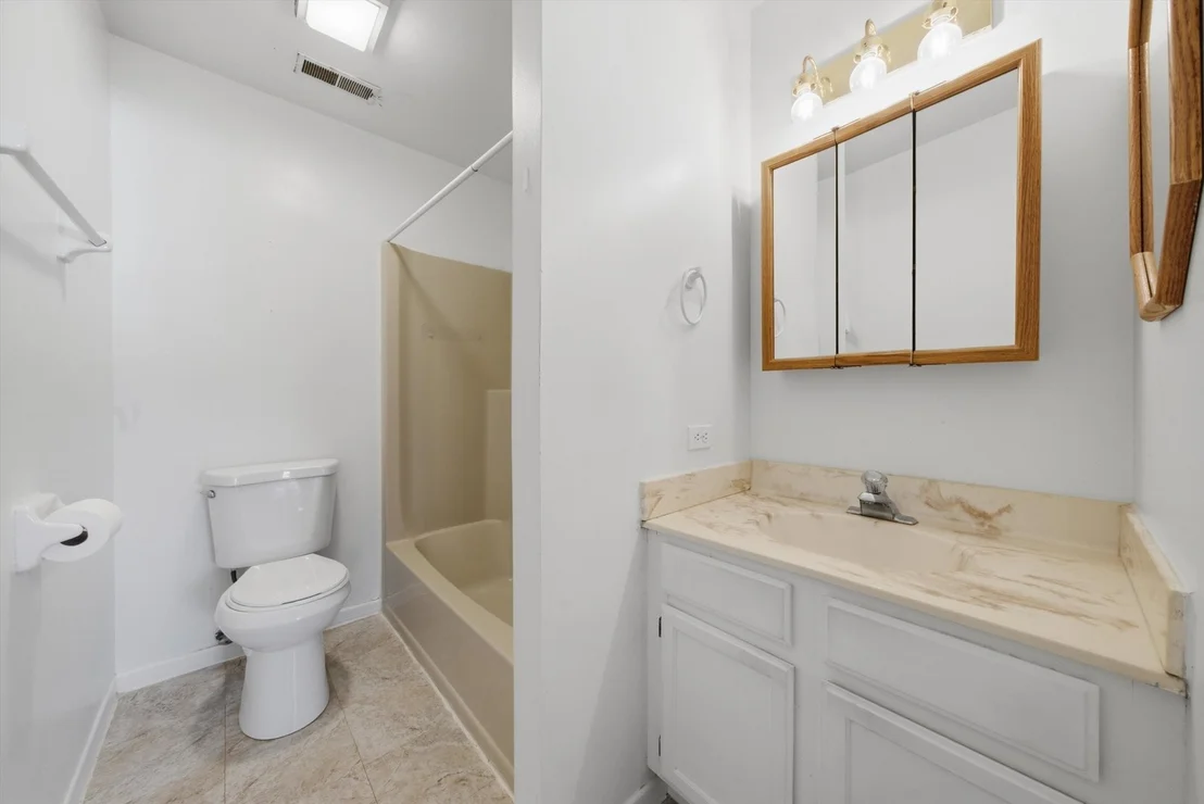 Photo of Unit M5 at 1422 Stonebridge Circle