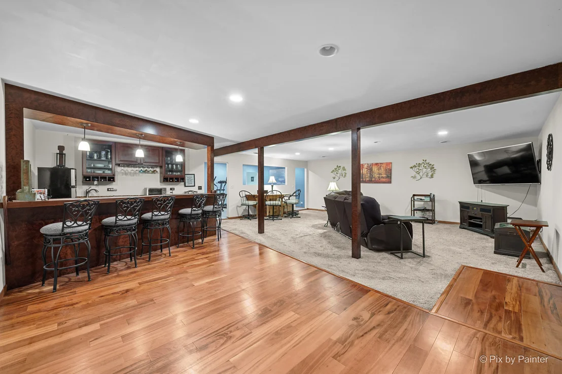 Photo of 1423 N River Road