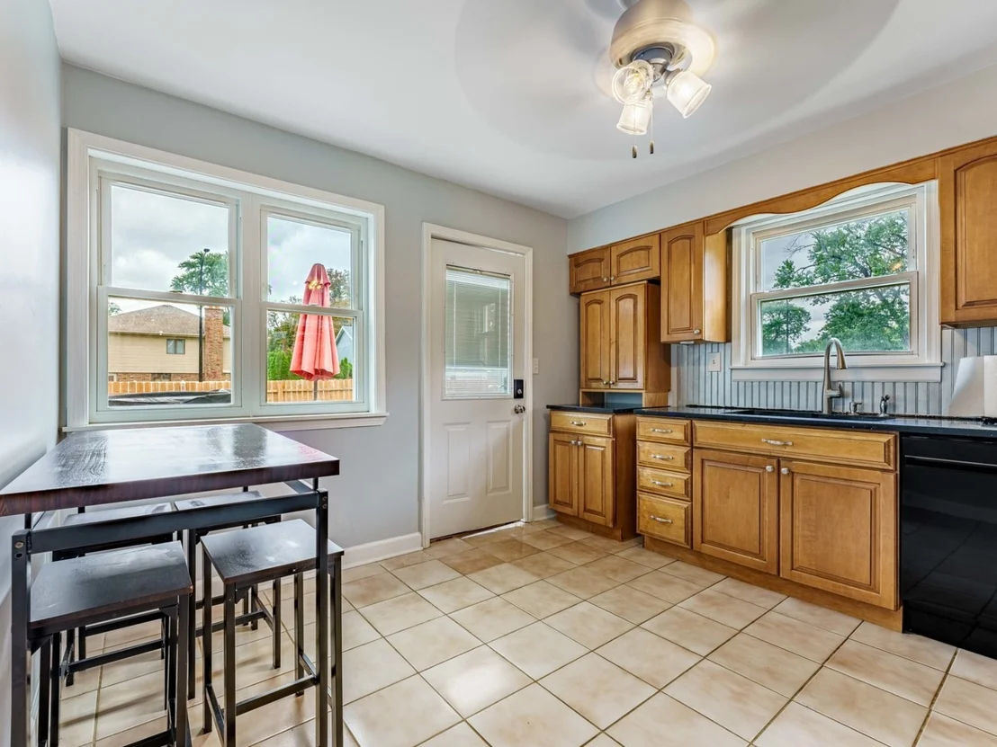 Photo of 301 W Lonnquist Boulevard