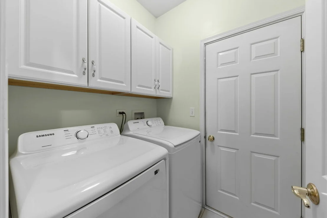 Photo of Unit 3 at 1728 Pershing Avenue
