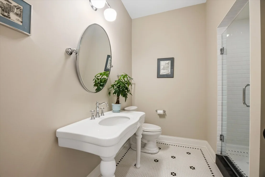 Photo of 1561 Hawthorne Lane