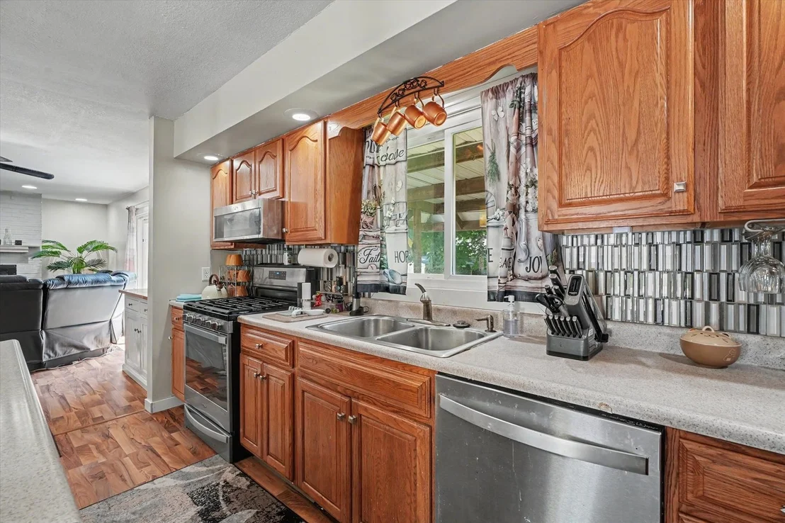 Photo of 1044 Pinecrest Drive