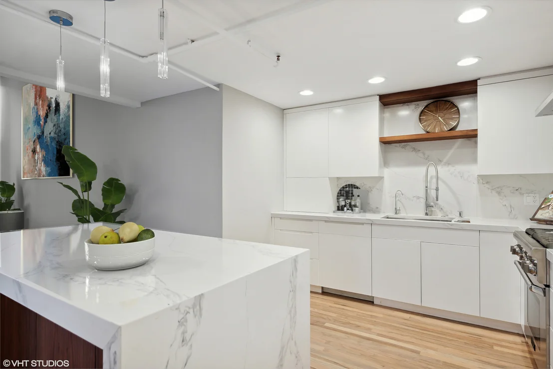 Photo of Unit 513 at 1000 W WASHINGTON Boulevard