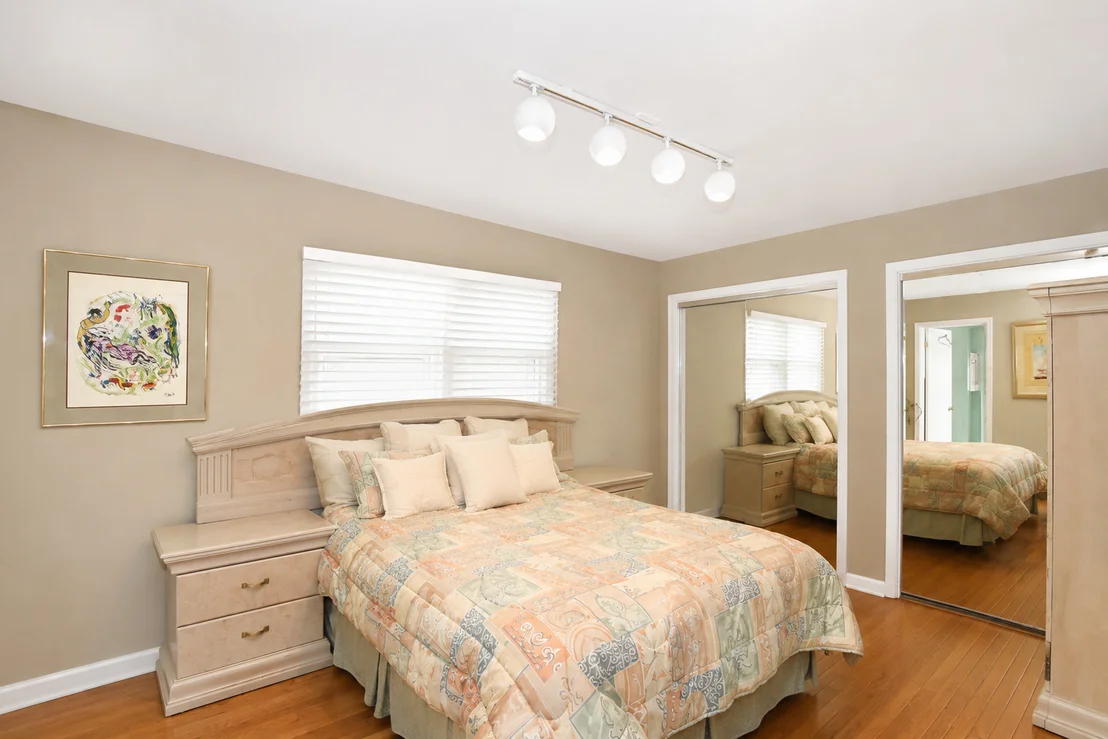 Photo of 917 W Army Trail Boulevard