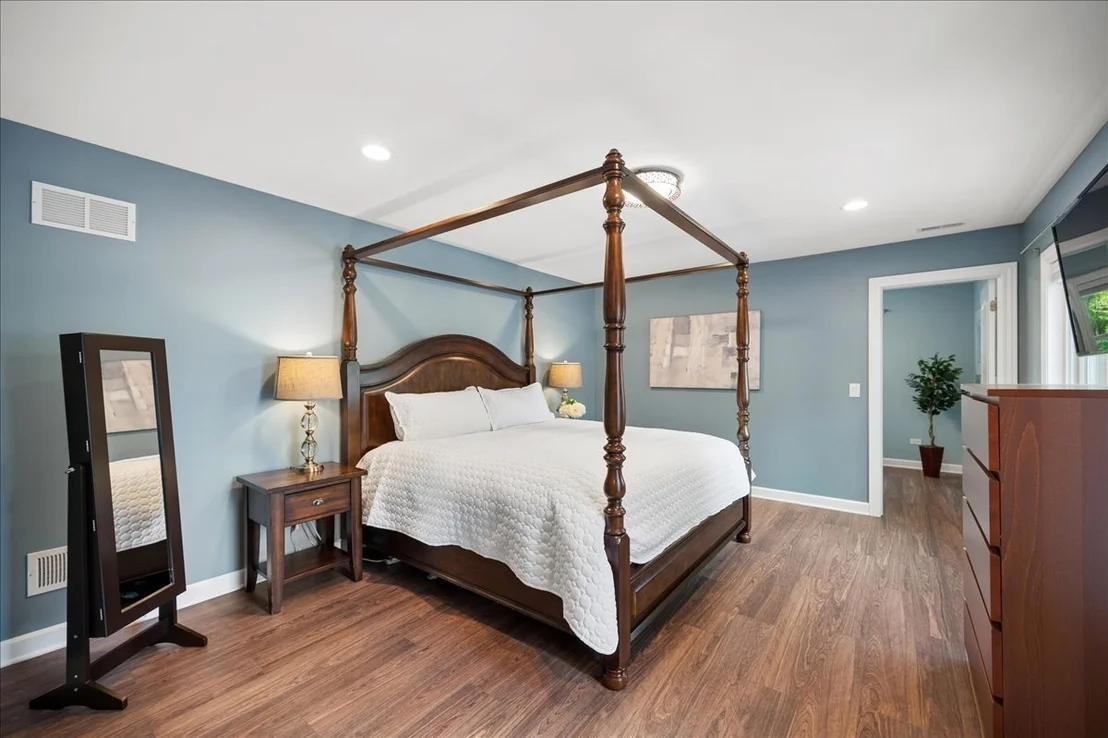 Photo of 586 Earl Drive