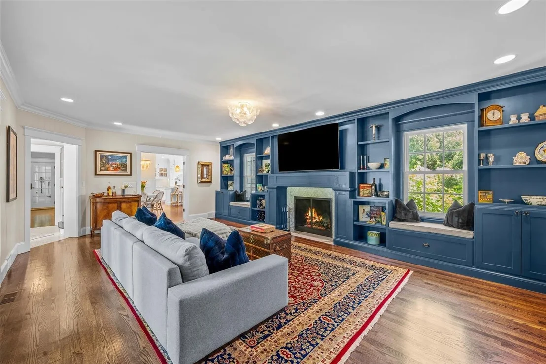 Photo of 1087 Bluff Road