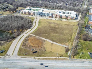 Photo of 1S625 Oakbrook Lake