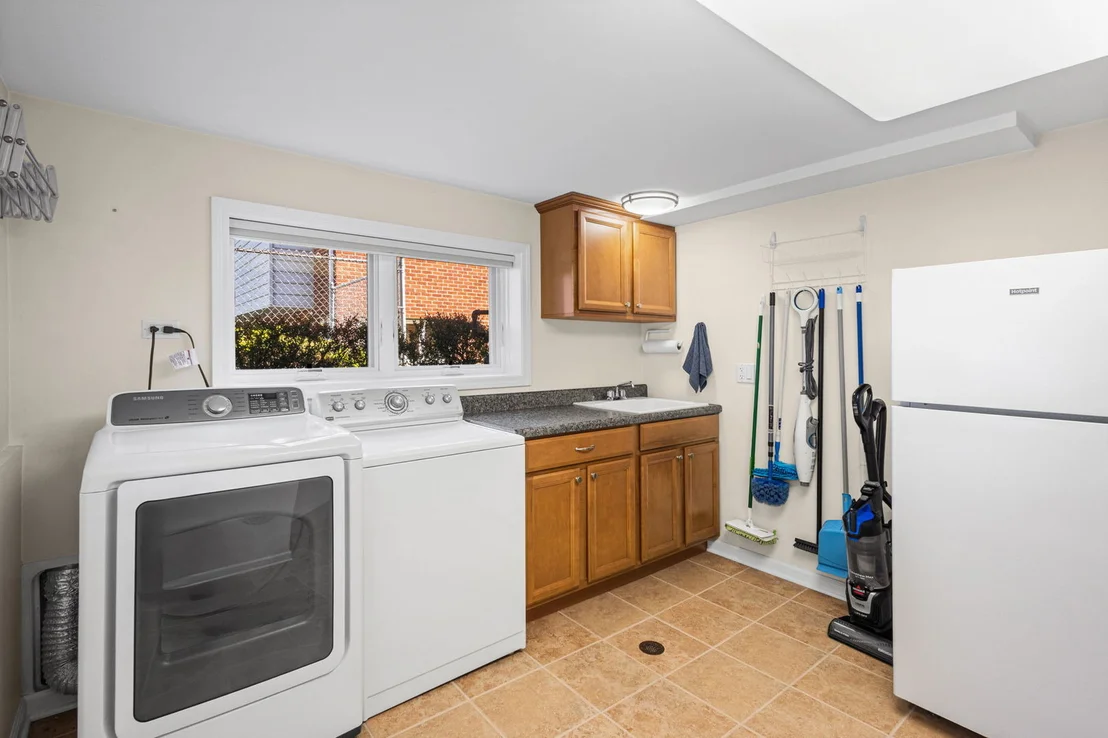 Photo of 1016 Longmeadow Drive