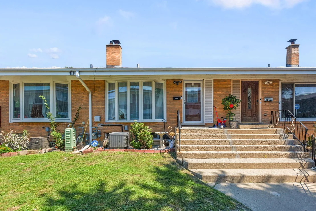 Photo of Unit B at 8914 Robin Drive