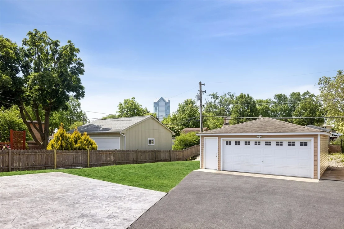Photo of 408 W Commonwealth Lane