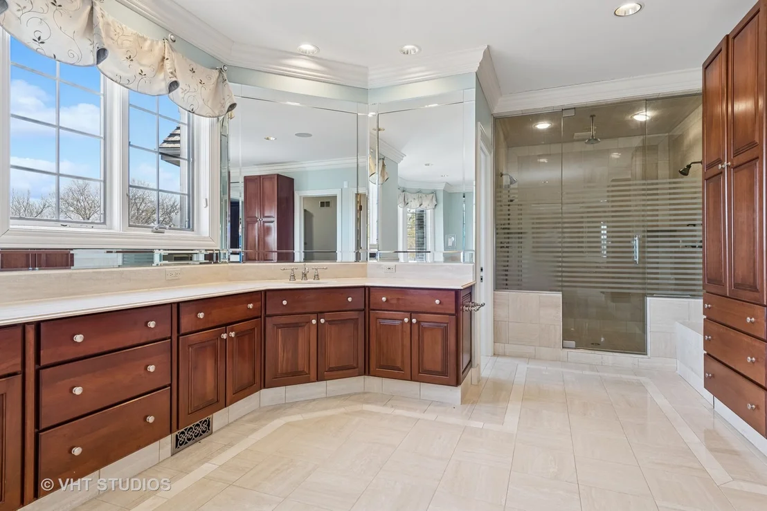 Photo of 560 Oak Knoll Road