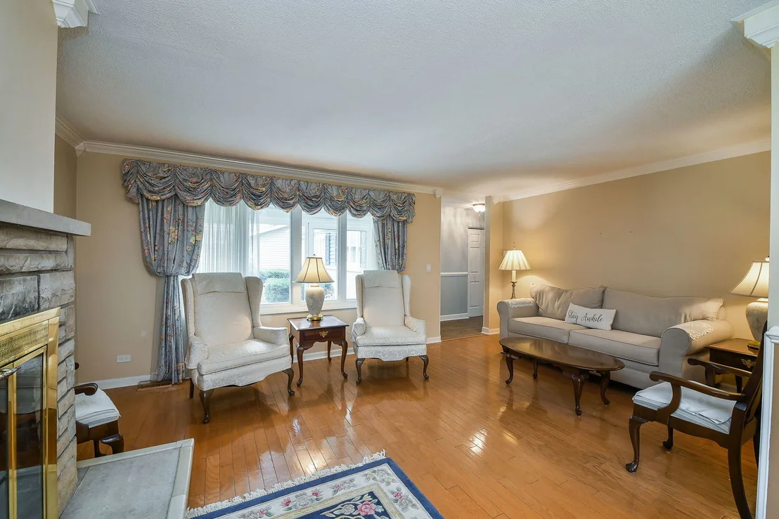 Photo of 337 W Edson Place