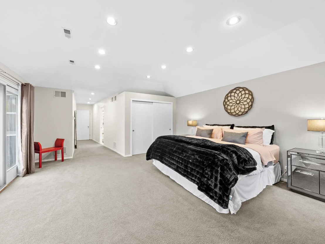 Photo of 2409 The Strand