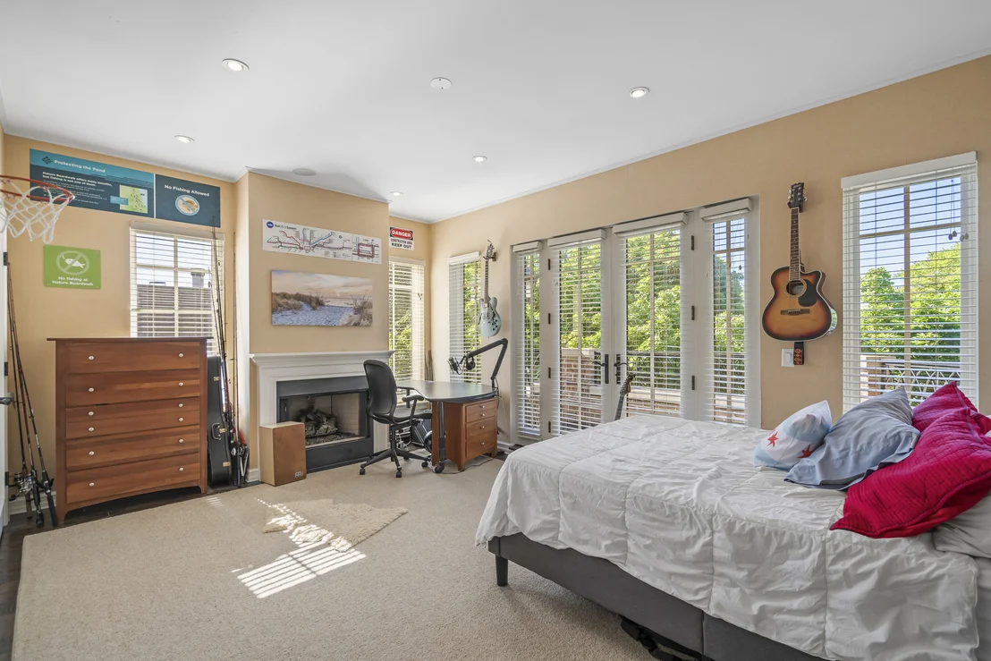 Photo of 1331 W Wolfram Street