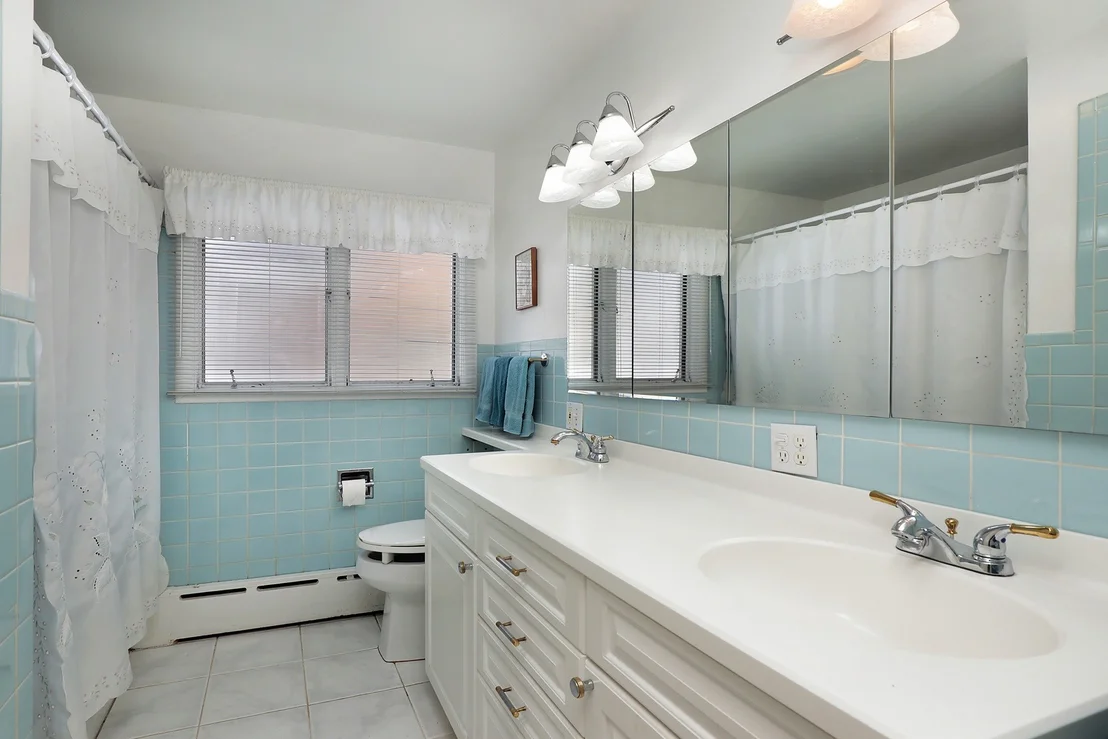 Photo of 1305 Stratford Road