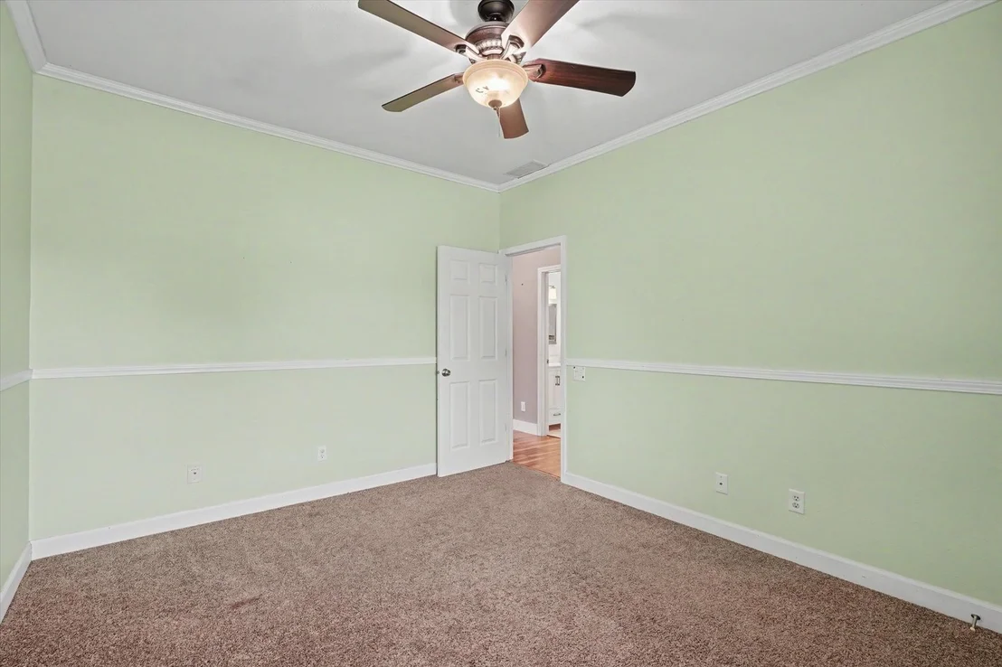 Photo of 1203 EDGEVIEW Drive