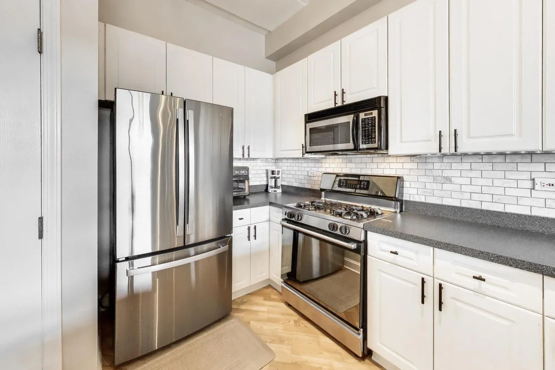 Photo of Unit 405 at 1301 W Washington Boulevard