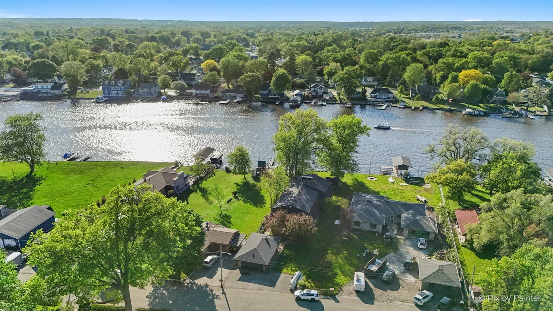 Photo of 1423 N River Road