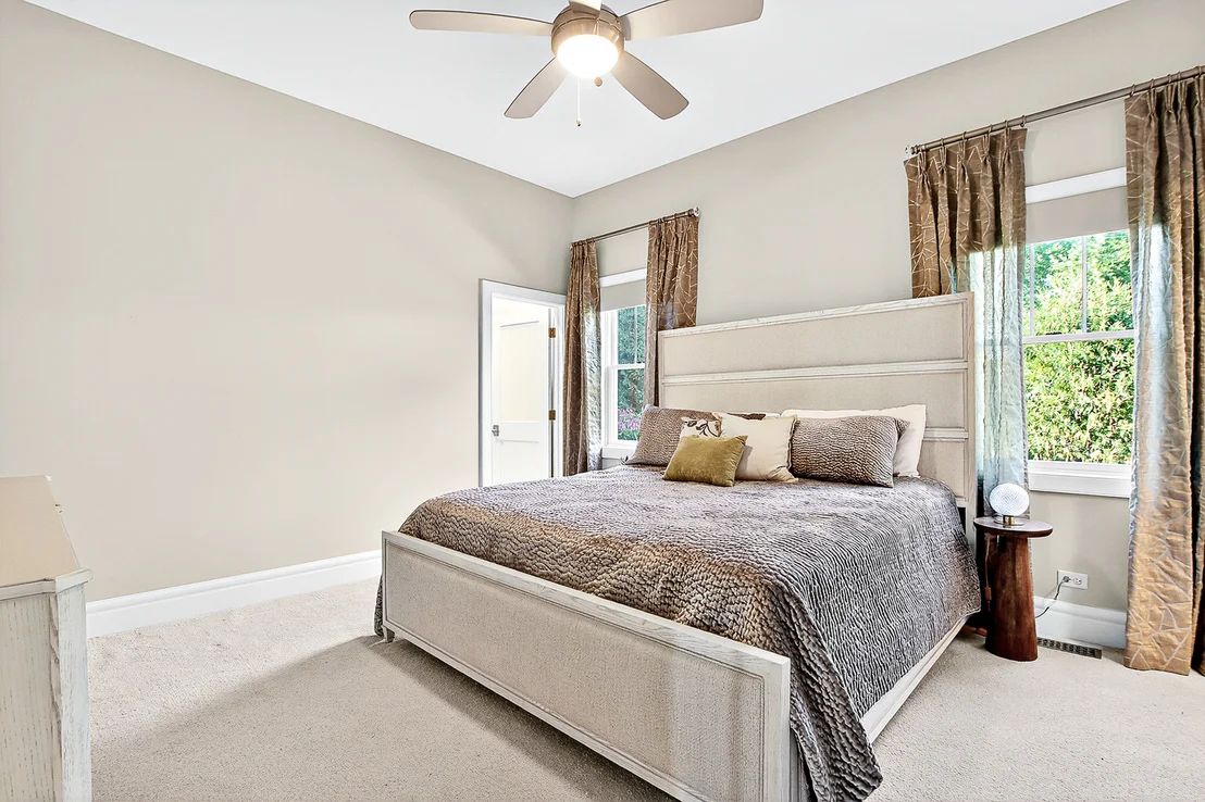 Photo of 827 Edgewater Parkway